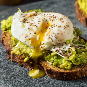 Tostada de Aguacate con Miel